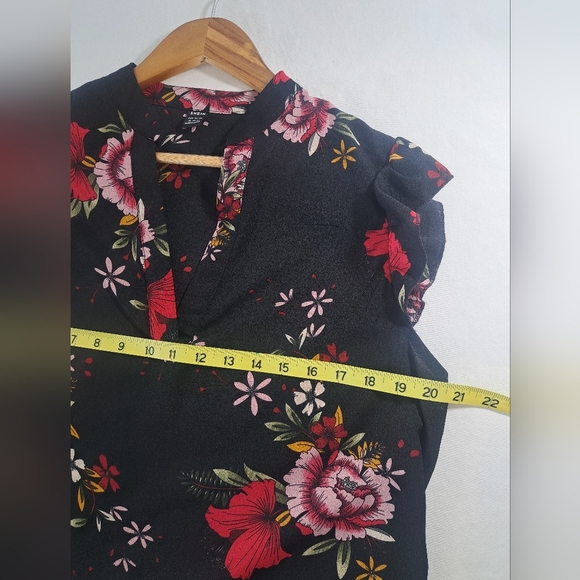 Black floral print EXTRA LARGE capped sleeve SHEIN - Picture 7 of 8